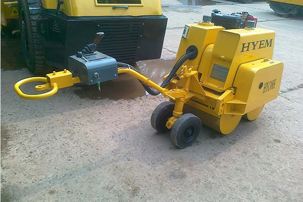 洛陽<a  target='_blank'>壓路機(jī)</a>廠家