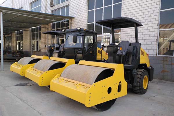 <a href='http://www.gangka.com.cn' target='_blank'>壓路機(jī)</a>廠家 <a href='http://www.gangka.com.cn' target='_blank'>壓路機(jī)</a>廠家