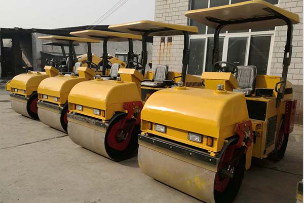 3噸<a href='http://www.gangka.com.cn' target='_blank'>壓路機</a>