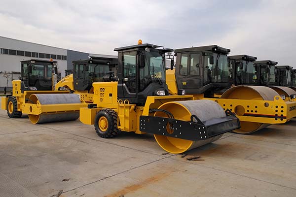 <a href='http://www.gangka.com.cn/product/77.html' target='_blank'>振動壓路機</a>